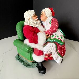 Santa Kissing Mrs. Claus - Possible Dreams by Dept. 56